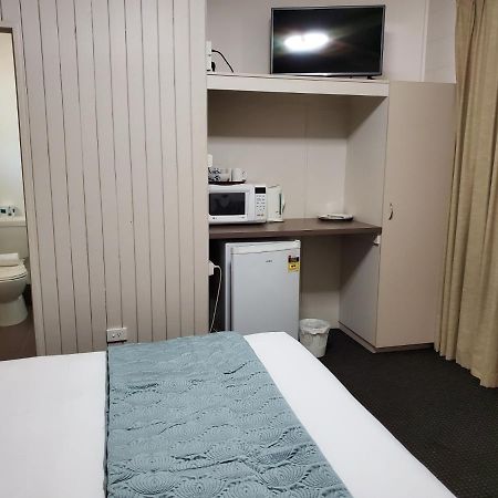 Windsor Hotel Motel Далби Екстериор снимка