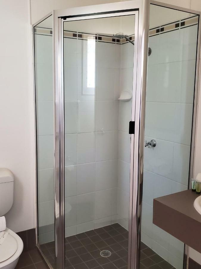 Windsor Hotel Motel Далби Екстериор снимка
