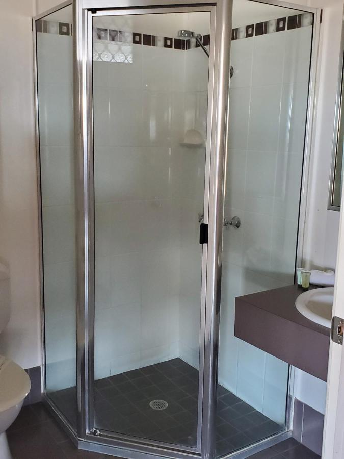 Windsor Hotel Motel Далби Екстериор снимка