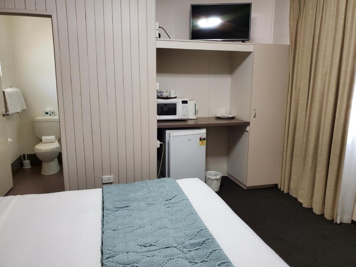 Windsor Hotel Motel Далби Екстериор снимка